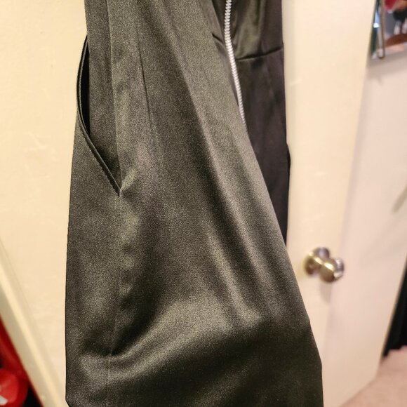 GORGEOUS, FUN, AND SEXY BLACK STRAPLESS SHORTS ROMPER! - Picture 5 of 9